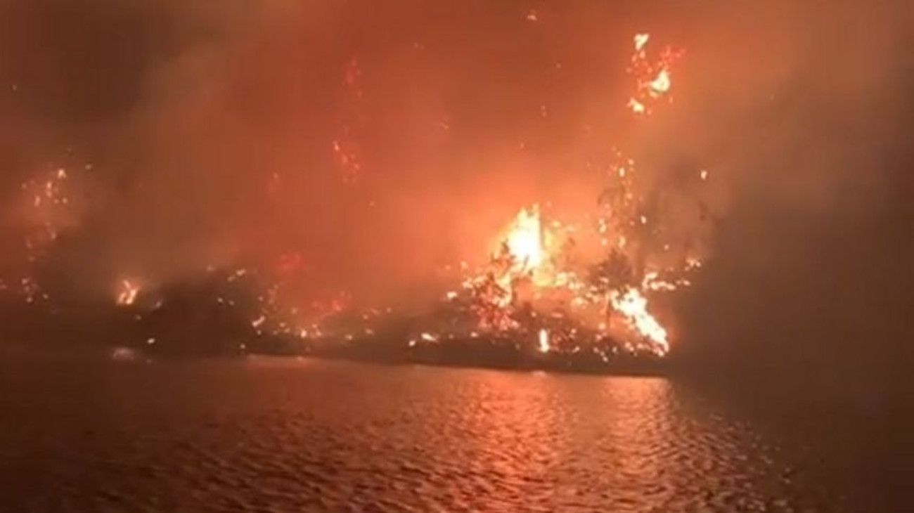 Córdoba bajo fuego: 50 evacuados por un incendio de más de 8 kilómetros