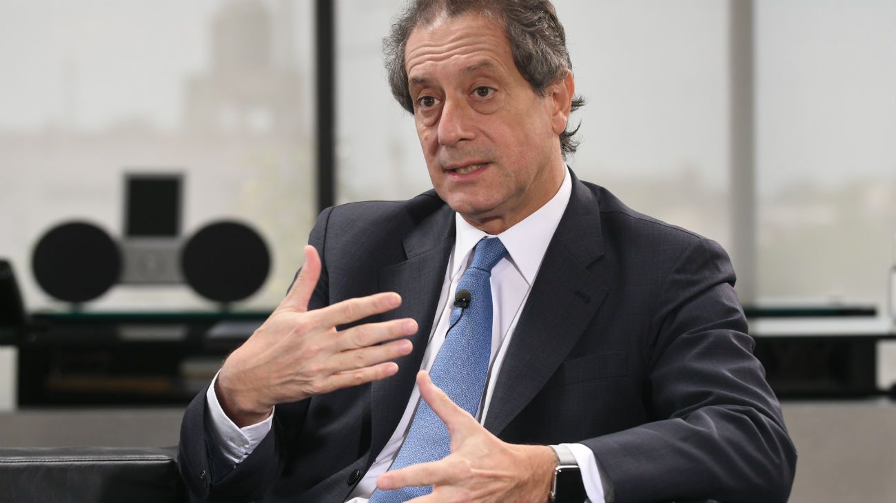 El Banco Central permitirá depositar y retirar dólares por ventanilla la semana próxima