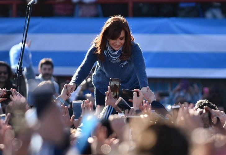 Autocrítica y maternal: los cambios de Cristina para la campaña
