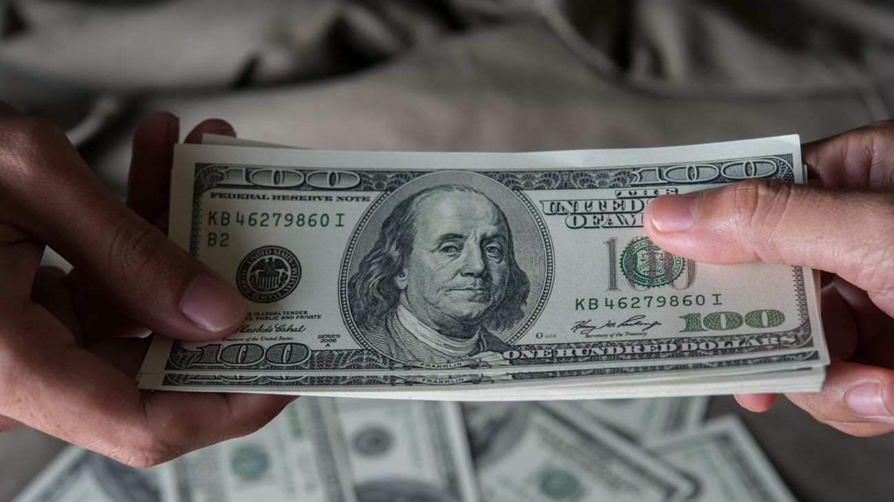 El dólar blue cerró en alza este lunes 30 de marzo y el Banco Central compró dólares