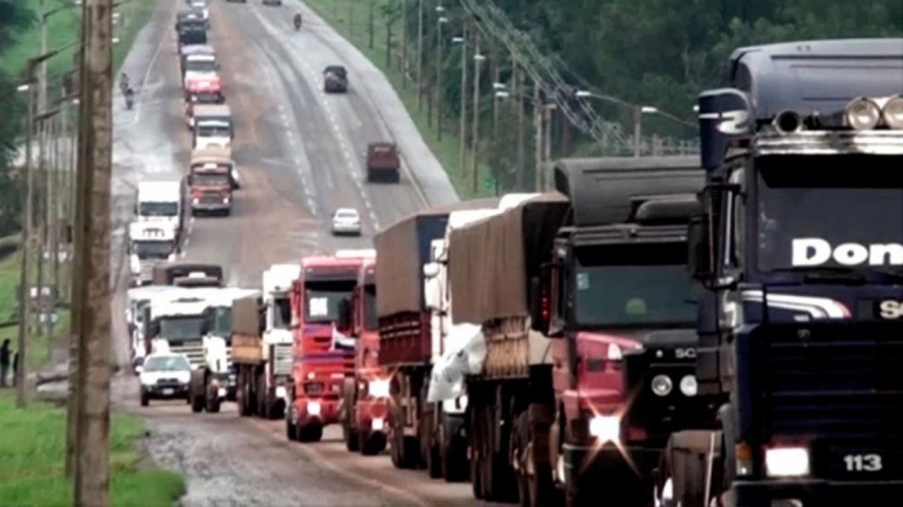 Tensión entre Camioneros y empresarios por el aumento del 45%
