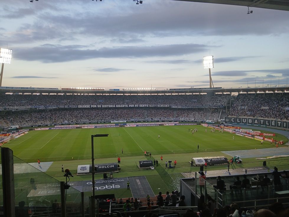 La banca de los fanáticos de Talleres, fieles a su historia