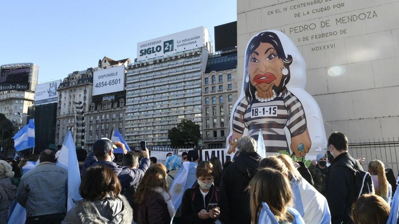 Masivo banderazo: Brandoni, Bullrich, la casa de Cristina y otras curiosidades
