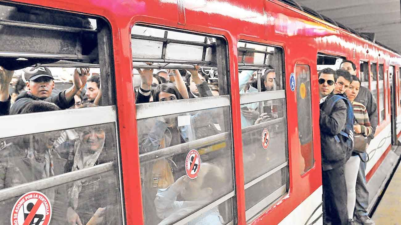 Denuncian que hay más asbesto en formaciones de las líneas C y E