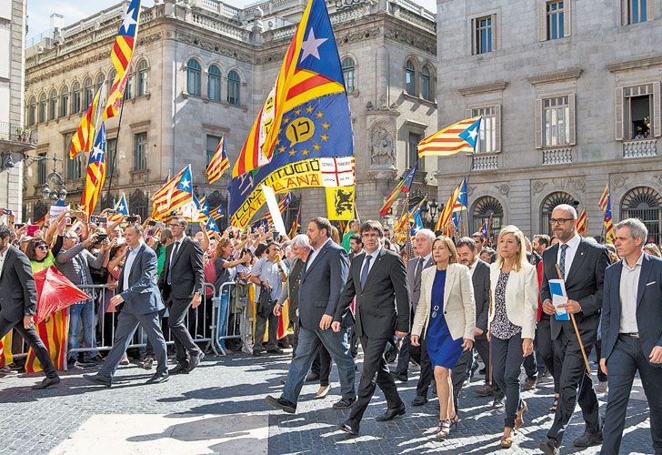 Rajoy y los independentistas refuerzan su disputa por el referéndum catalán