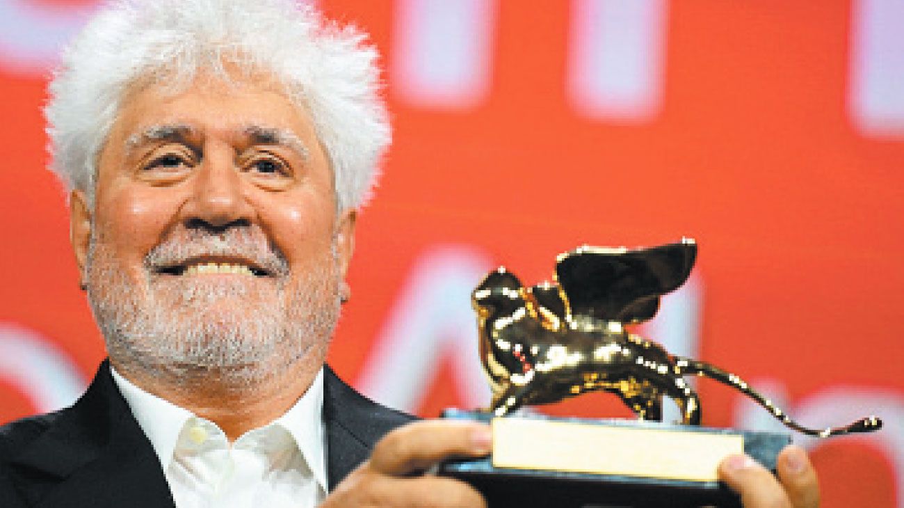 Pedro Almodóvar ganó el León de Oro con su primer filme en inglés