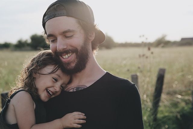 Día internacional del abrazo, el poder sanador de una práctica que humaniza