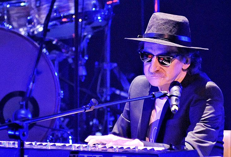 Charly García dio un show sorpresa para presentar su nuevo disco