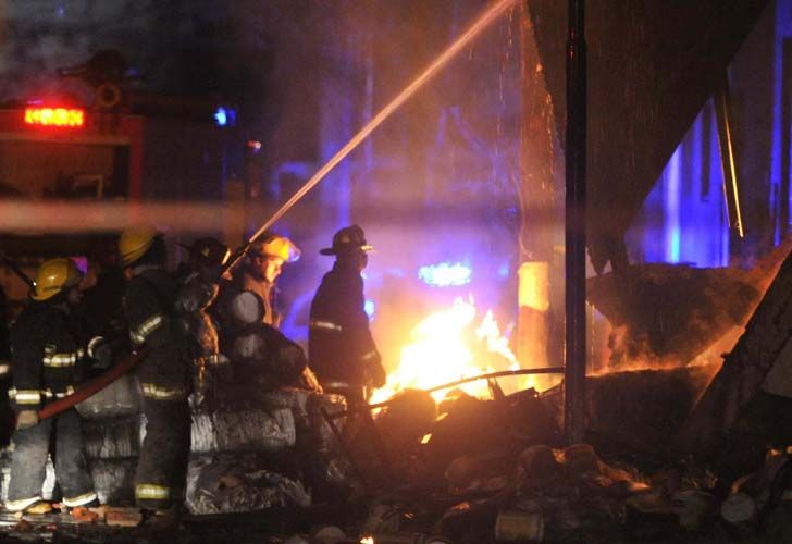 Dantescas imágenes de un incendio en una fábrica de pinturas