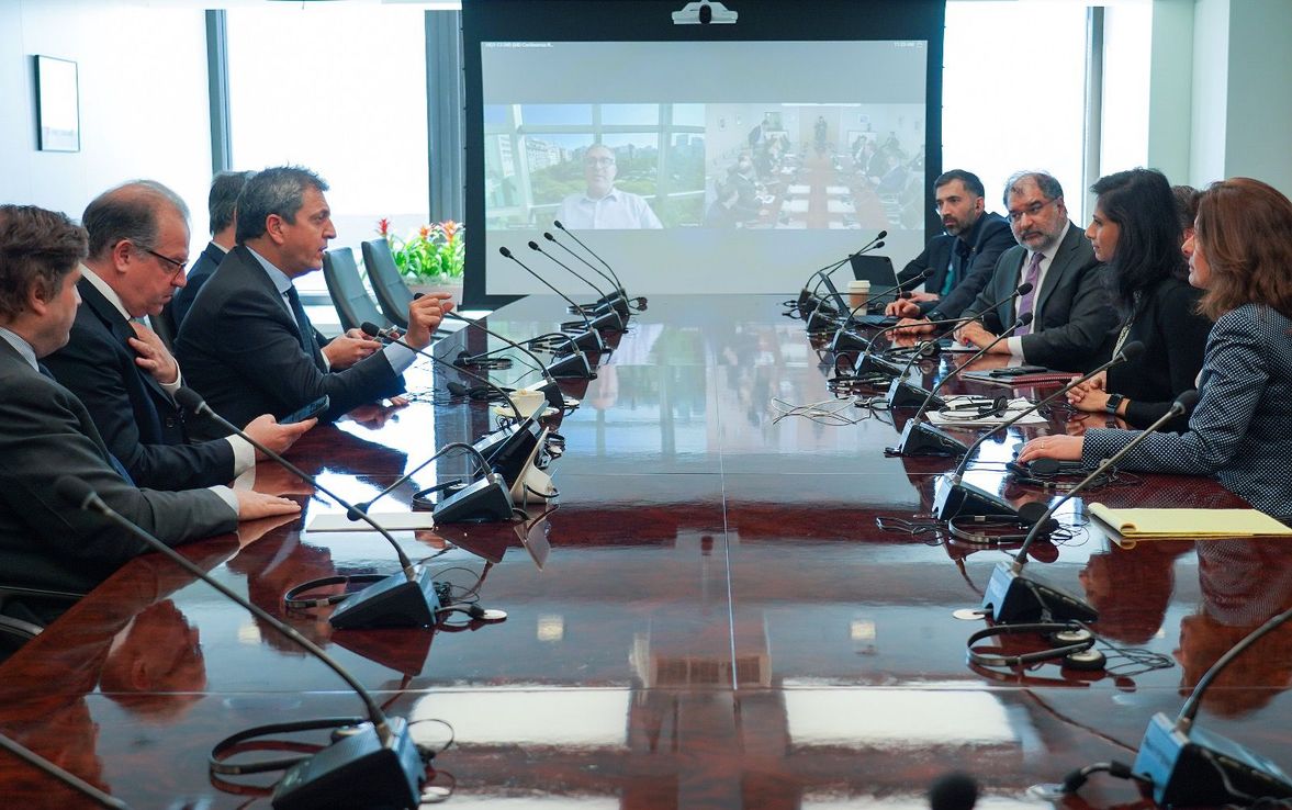 Con sólo US$ 1.000 millones de reservas en el Banco Central, Sergio Massa busca esquivar la devaluación