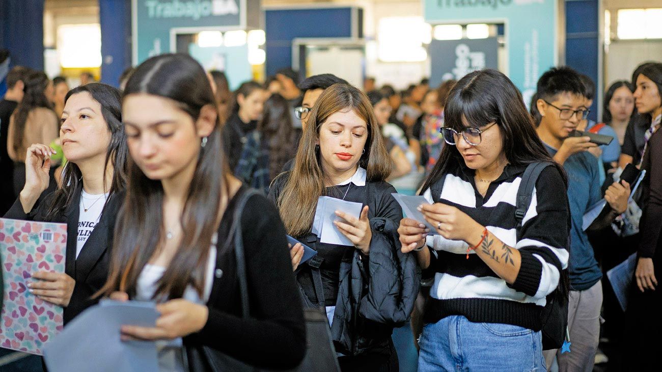 Consumo, salarios y malhumor social: informe de la Fundación de Macri con alarmas sobre Milei