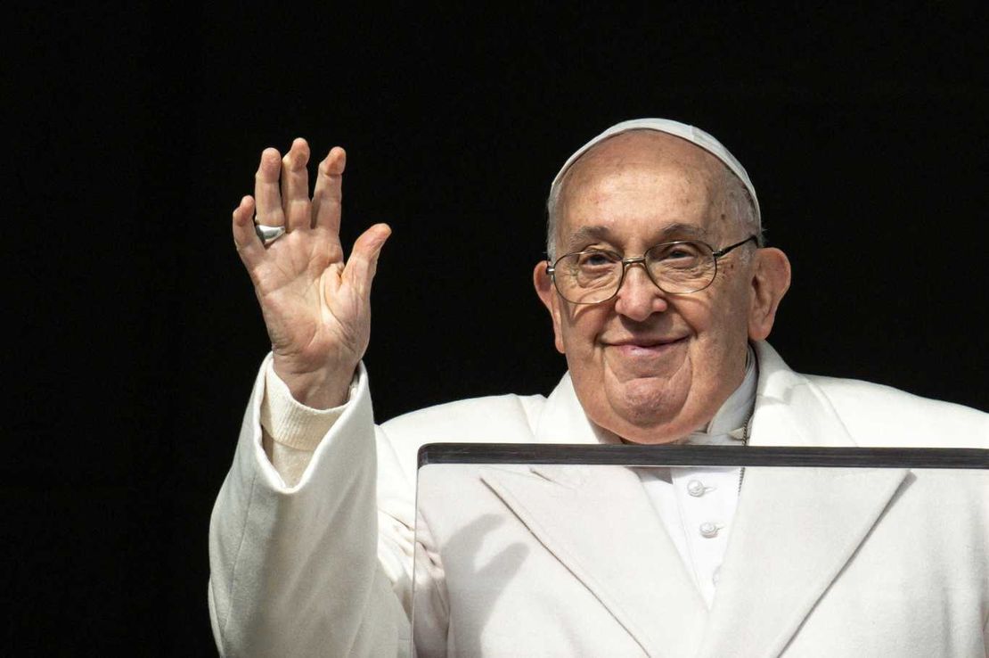Tras las dos crisis respiratorias, el Papa "durmió toda la noche" pero el pronóstico sigue reservado
