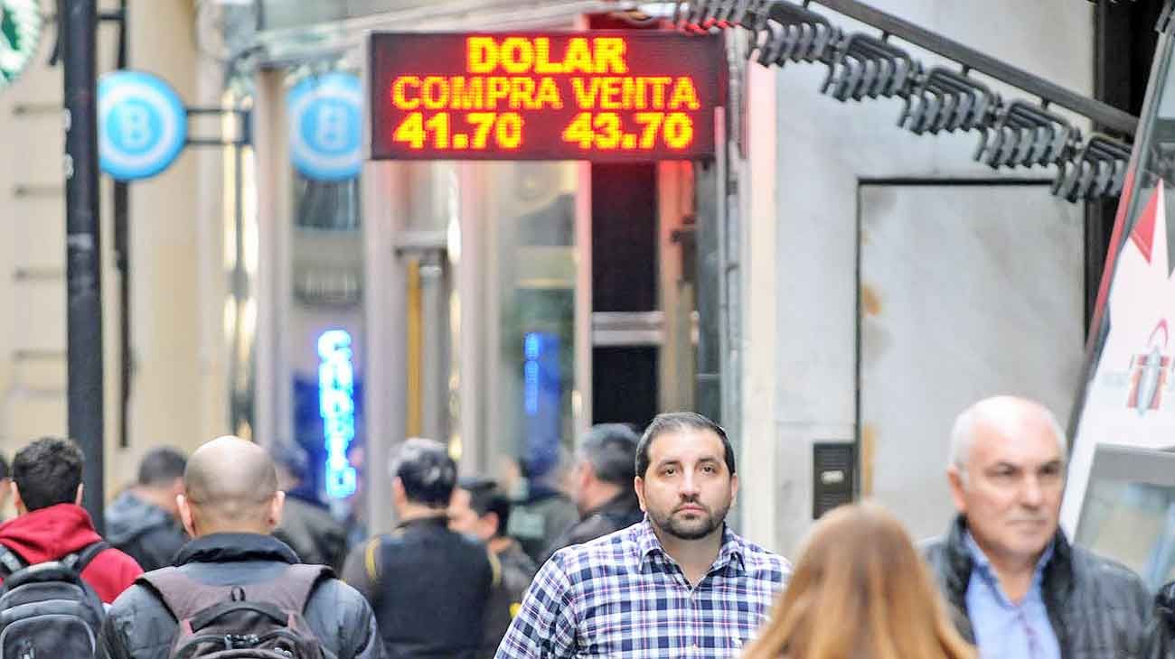 De $ 48 a $ 62, debaten cuál sería el dólar competitivo ideal en diciembre