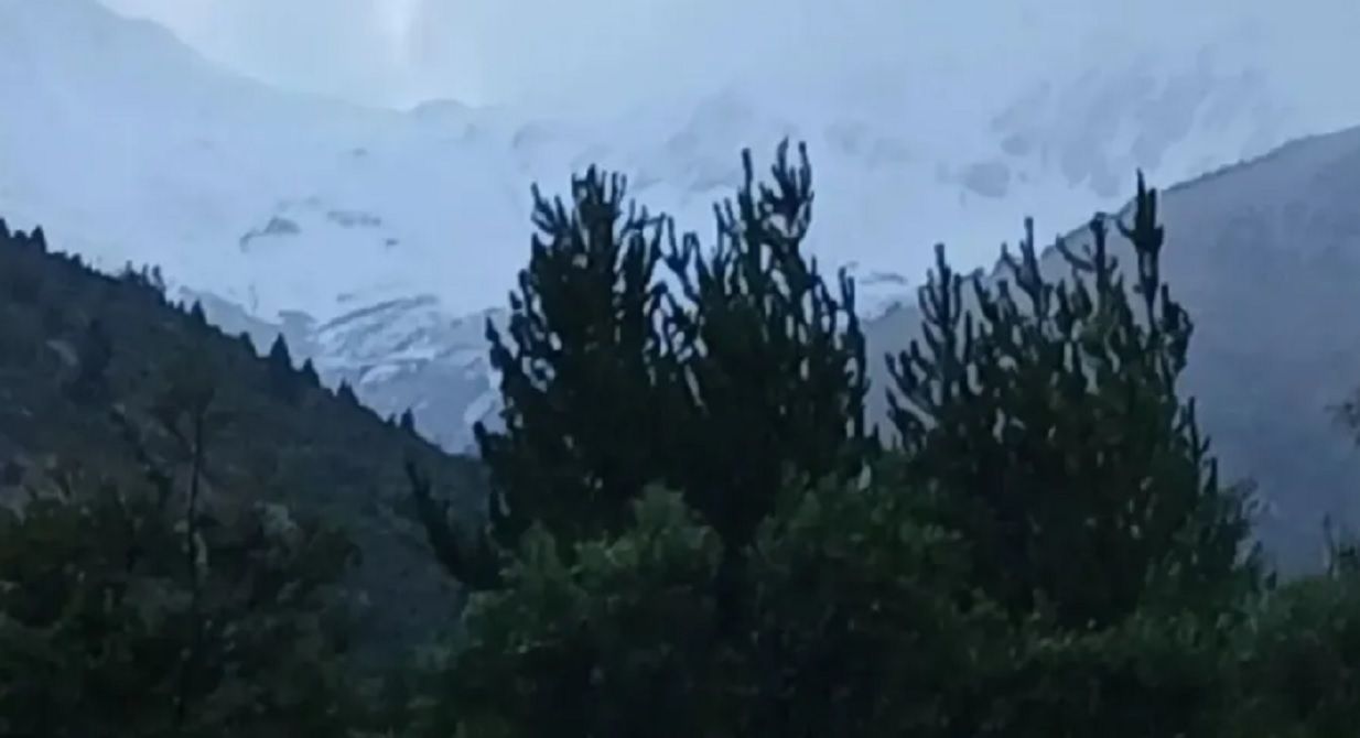 El Cerro Catedral amaneció cubierto de nieve en pleno verano
