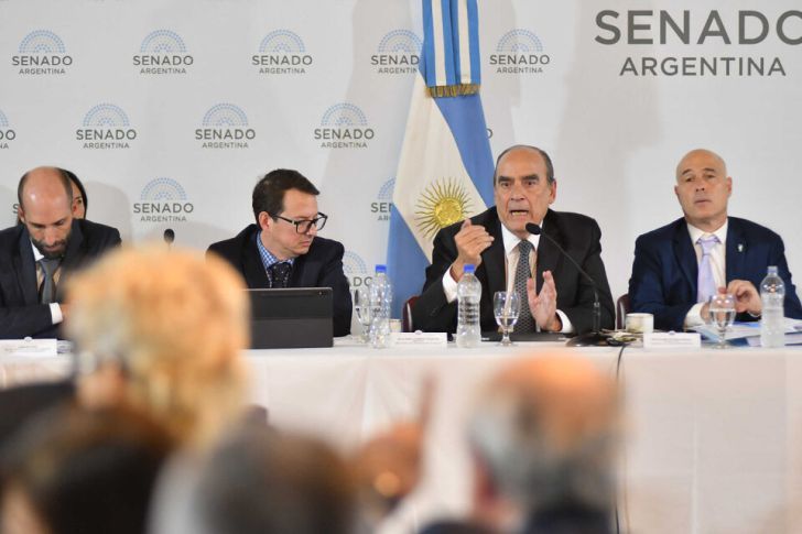 Paquete fiscal recortado: el impacto en las metas de Caputo y el efecto colateral en el blanqueo