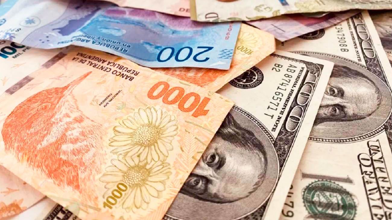 El dólar sigue descontando: el blue y el MEP perforaron la barrera de los $1000
