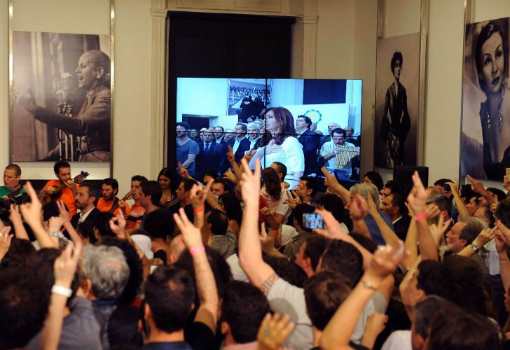 Con Boudou a metros, CFK se quejó de '"sicarios mediáticos"