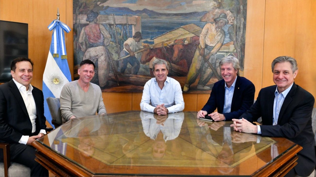 Luis Caputo y Santiago Bausili recibieron a Peter Thiel, el magnate que no cree en la democracia