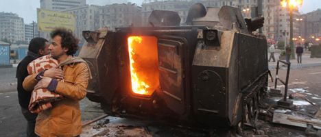 Hecatombe en El Cairo: desacatan el toque de queda y hay más muertos
