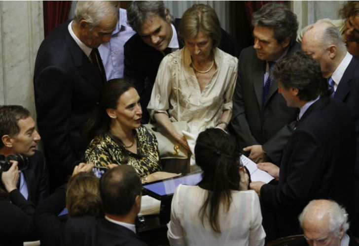 Gremios del Senado temen al control de Michetti como vice