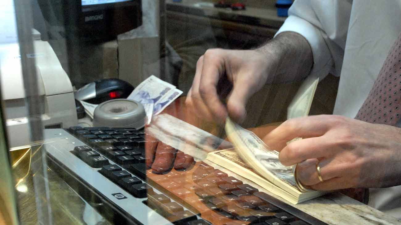 El dólar finalizó su cuarta jornada al alza: cerró a $28,32