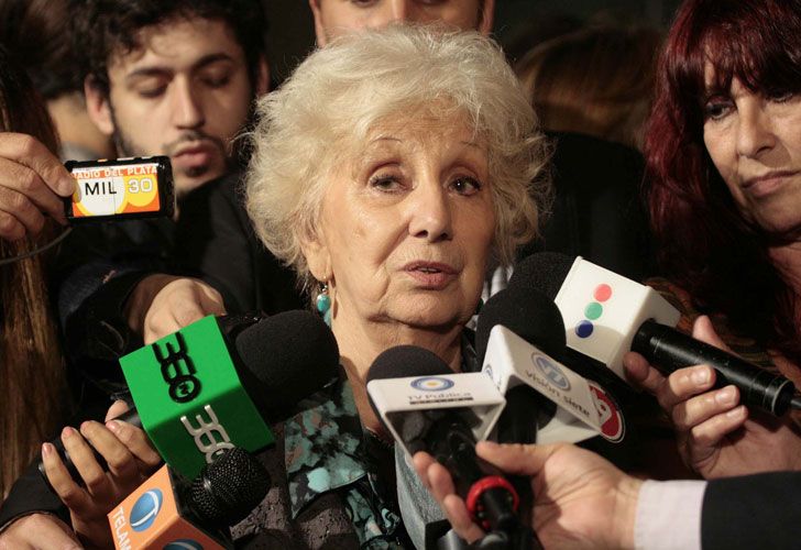 Dolor en el velatorio de Eduardo Luis Duhalde