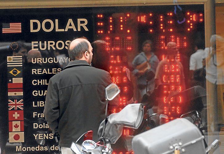 A pesar de la persecución a las casas de cambio, el blue no baja de $ 8,40