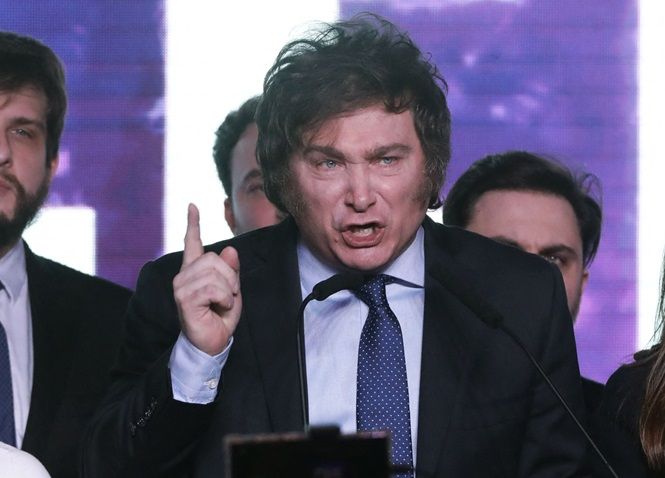 Milei acusó a Massa de provocar la escasez de nafta para luego usar "la vía violenta" para normalizar el servicio