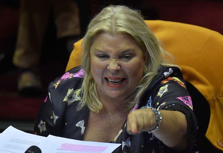 Carrió amplió su denuncia contra Farah y Ballestero