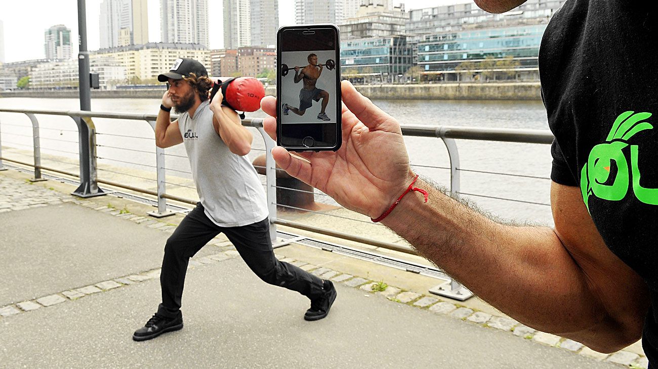 Los personal trainers suman ‘coaching online’ y rutinas por WhatsApp