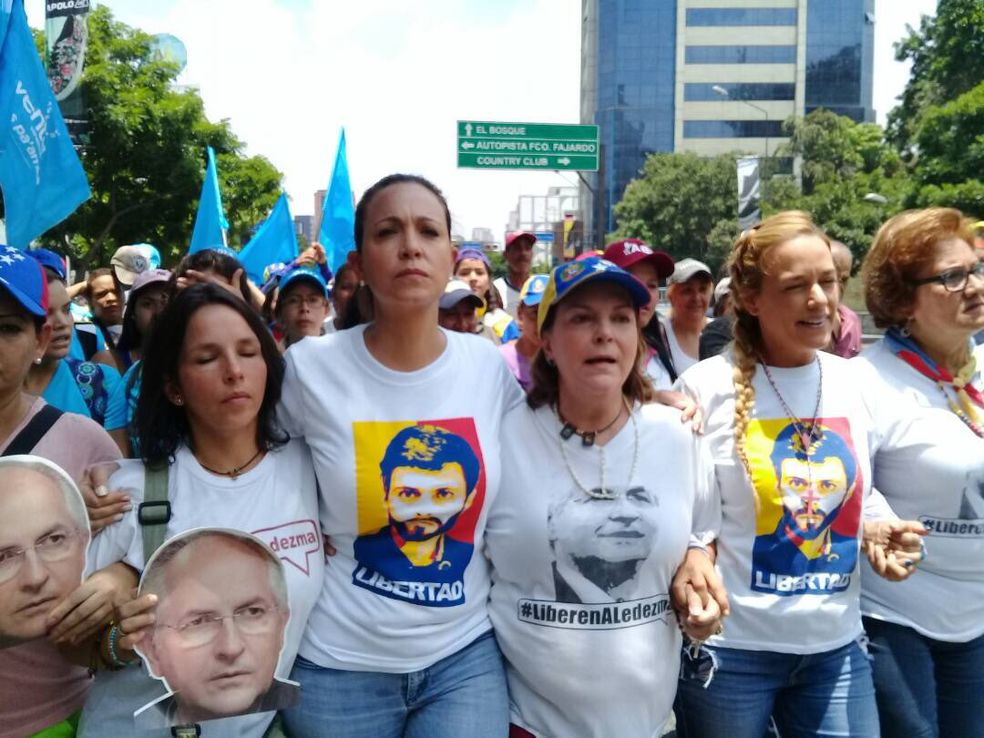 Opositora venezolana denuncia pedido de captura en su contra