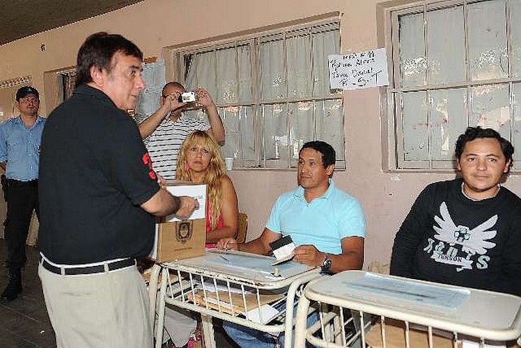La UCR y Julio Cobos se proclamaron ganadores en los comicios de Catamarca