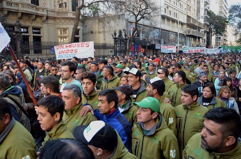 Córdoba: colectiveros levantan el paro para seguir negociando