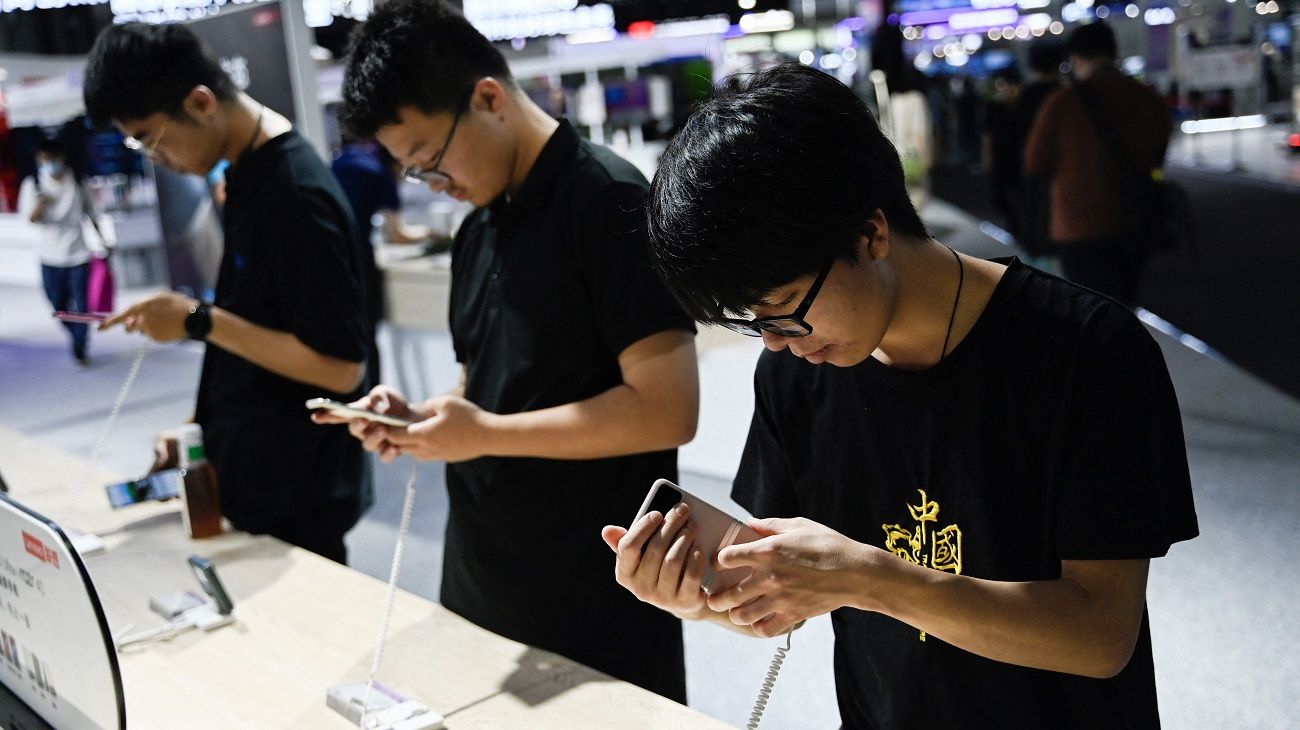 China restringirá la exportación de metales clave para producir chips