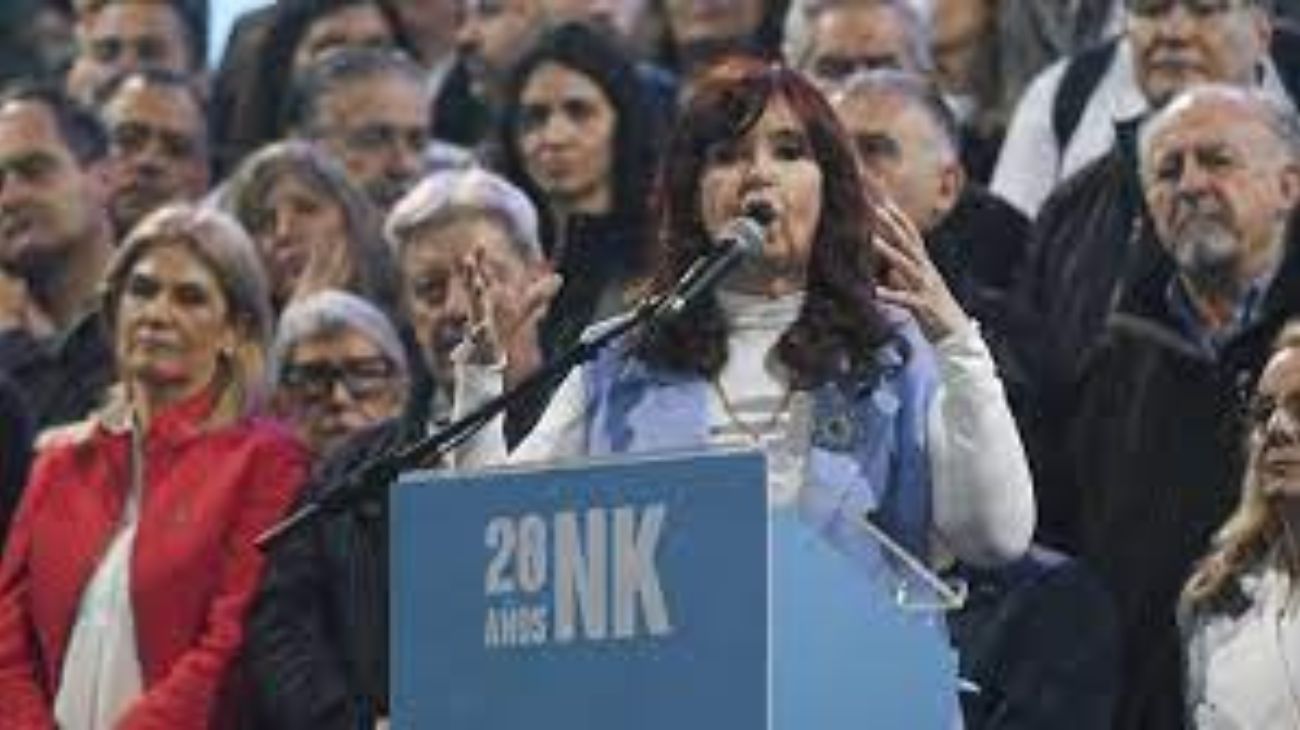 Sin candidatos, Cristina Kirchner arrancó la campaña