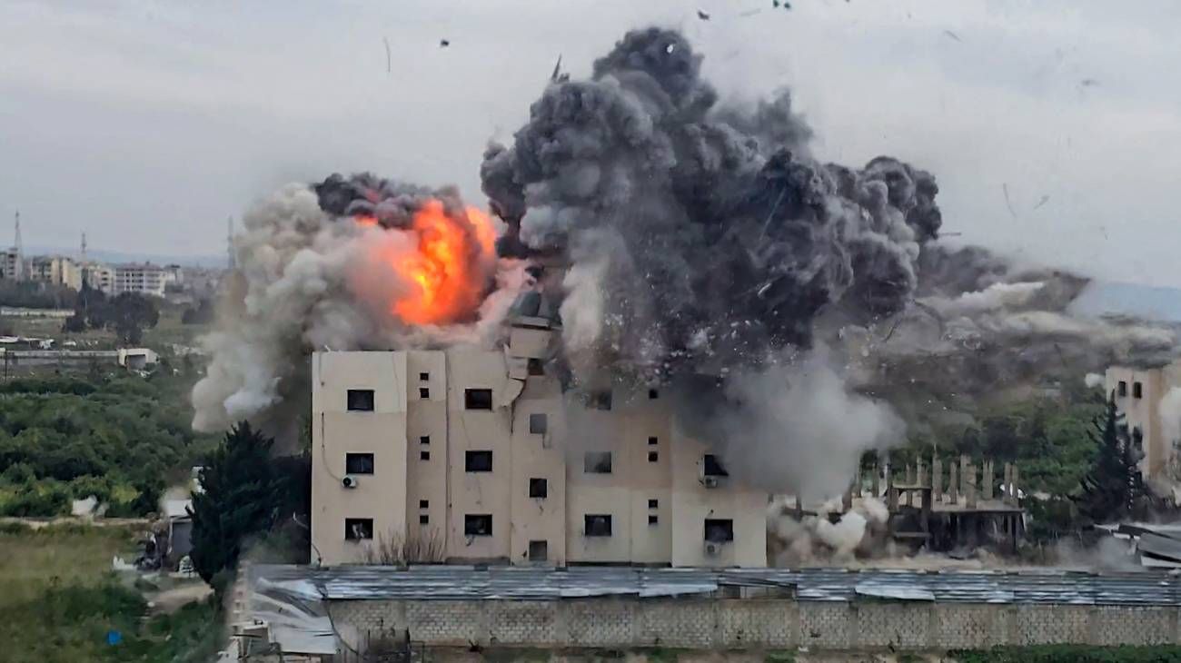 Larga noche con explosiones en el centro de Israel, luego de la enésima alerta por misiles y drones iraníes