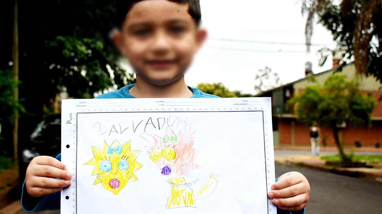 Un chico de 5 años sorteará una moneda de 1 peso con un error para comprar nebulizadores