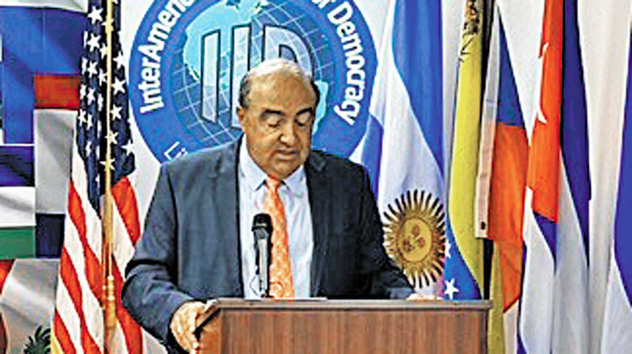 Norberto Spángaro, en el Instituto Interamericano para la Democracia