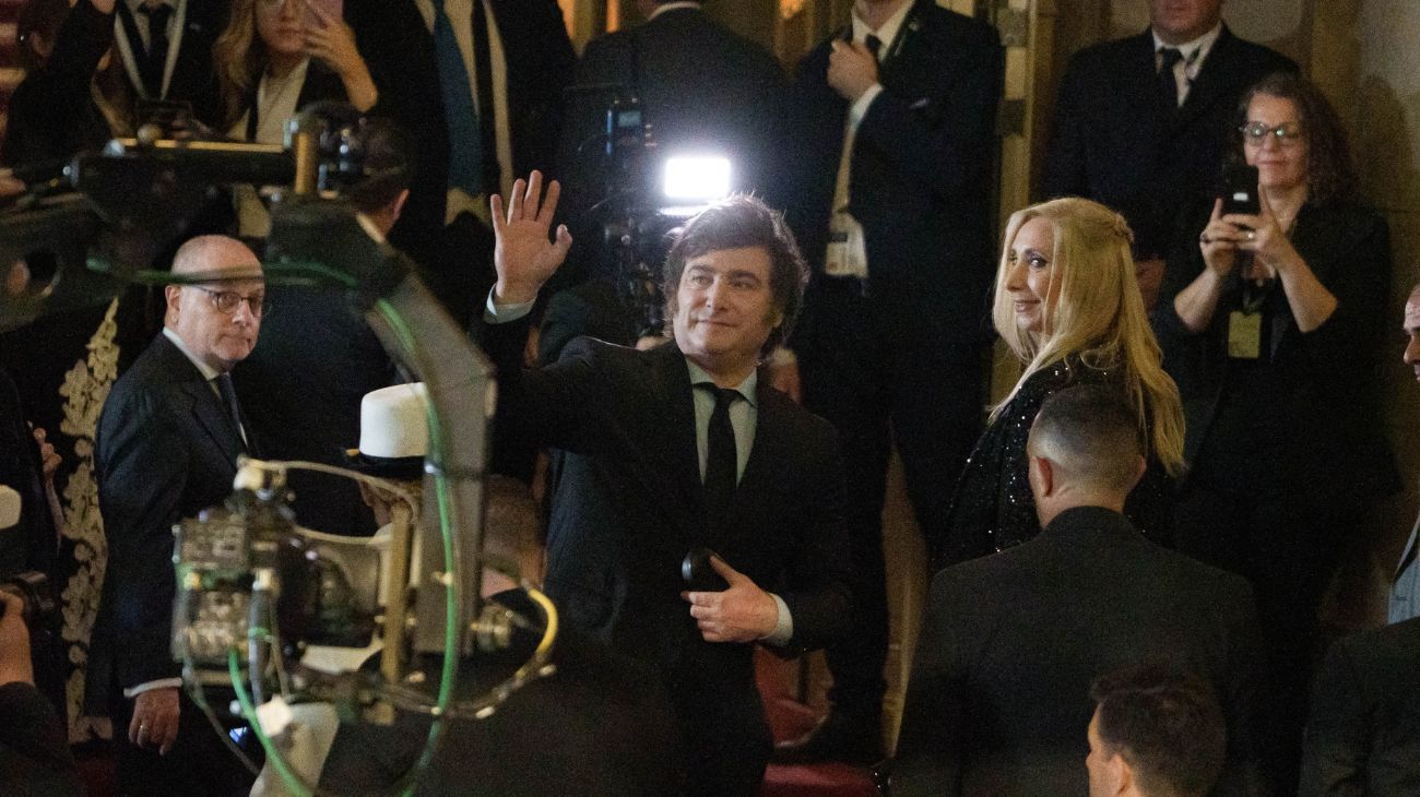 Milei citó a Frondizi, acusó de coimas al Congreso y contempla la carta del plebiscito