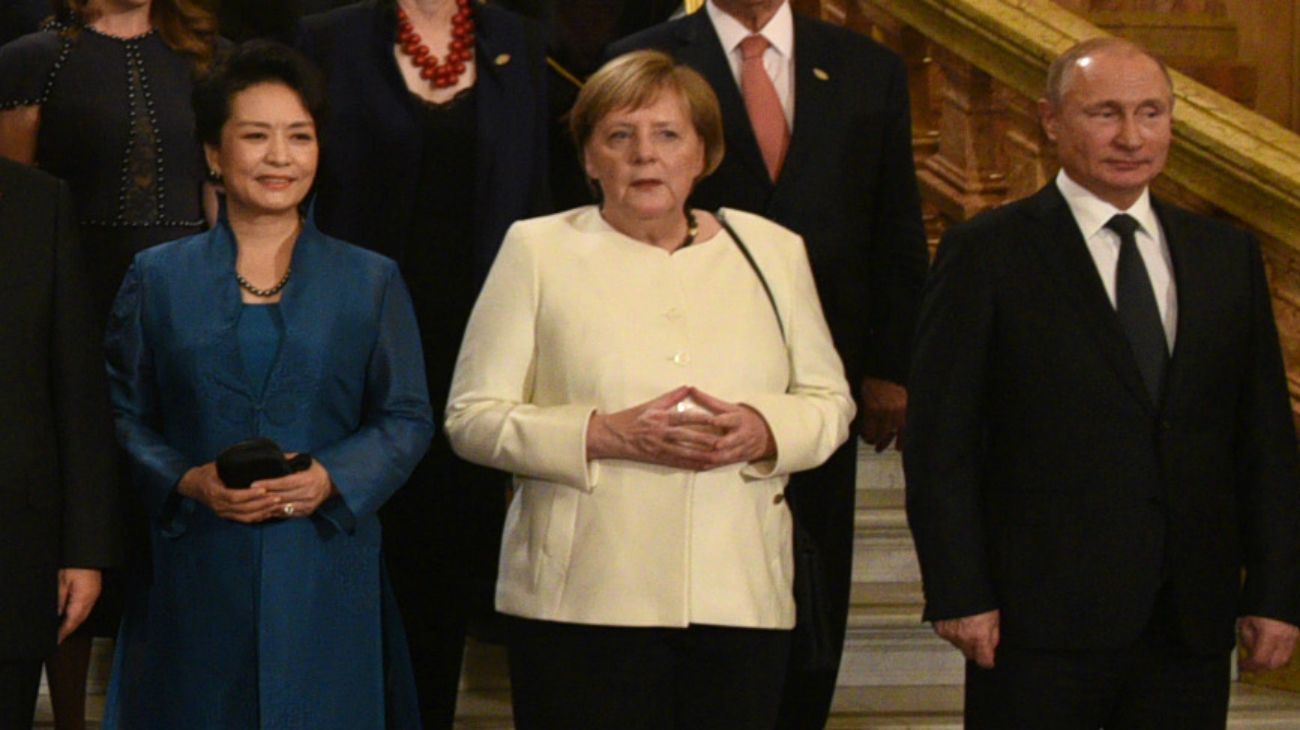 Merkel llegó justo a tiempo para la gala en el Teatro Colón
