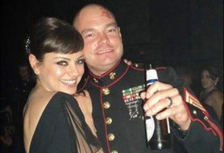 Mila Kunis acompañó a un soldado al Baile de la Infantería de Marina