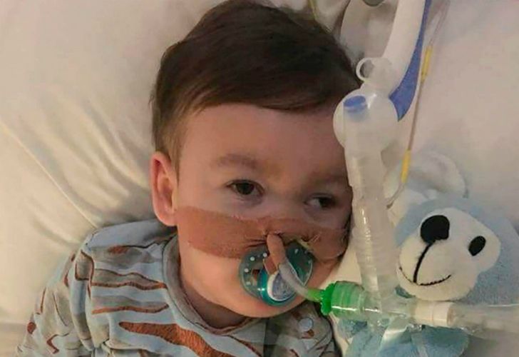 El caso de un niño que se aferra a la vida conmueve a Europa