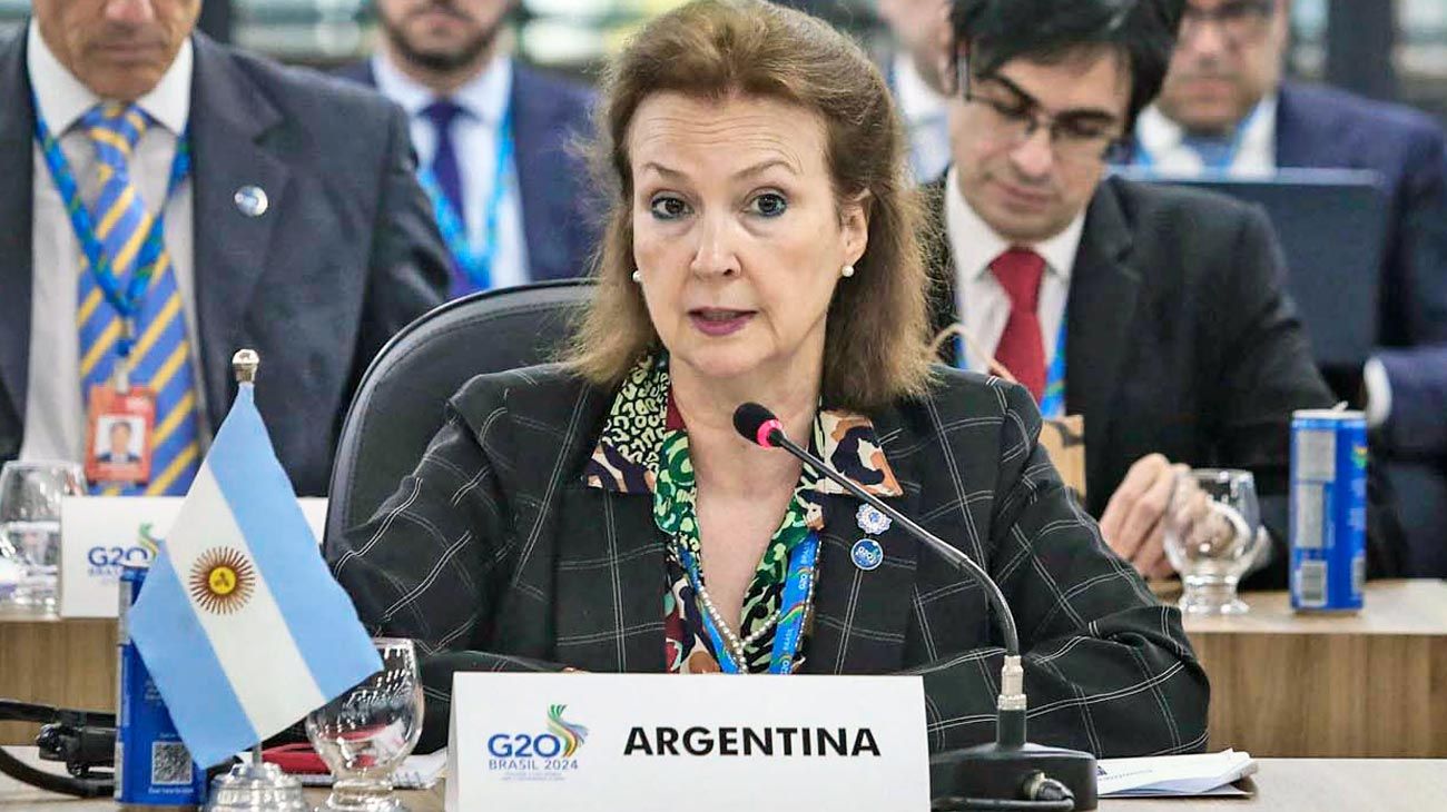 La salida de la canciller: un mar de dardos cruzados y acusaciones