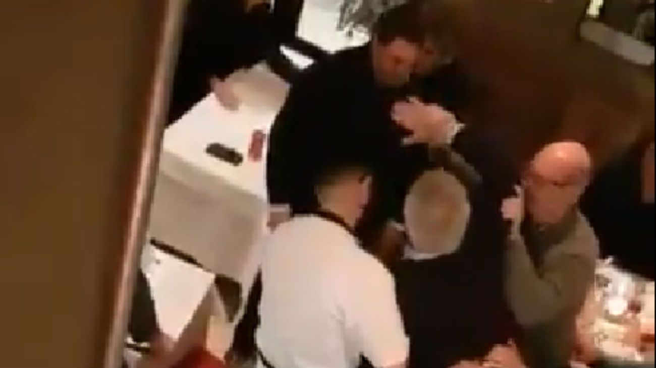 El video del ataque a Luis Caputo en un restaurante de Palermo