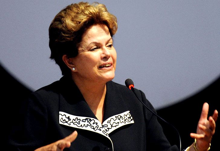 Dilma encabezará un frente para evitar un golpe en Venezuela