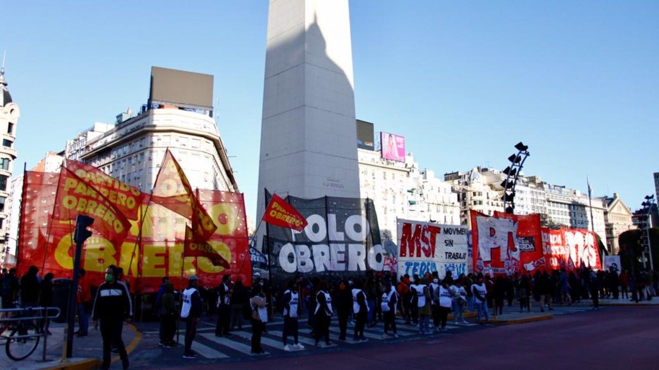 Cortes en Puente Pueyrredón y en el Obelisco para protestar contra el desalojo de Guernica