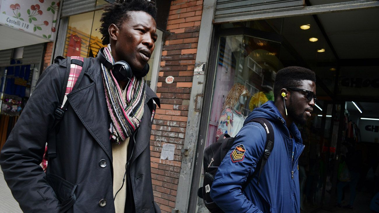 Dos senegaleses radicados en Argentina hacen una obra para volver a su país