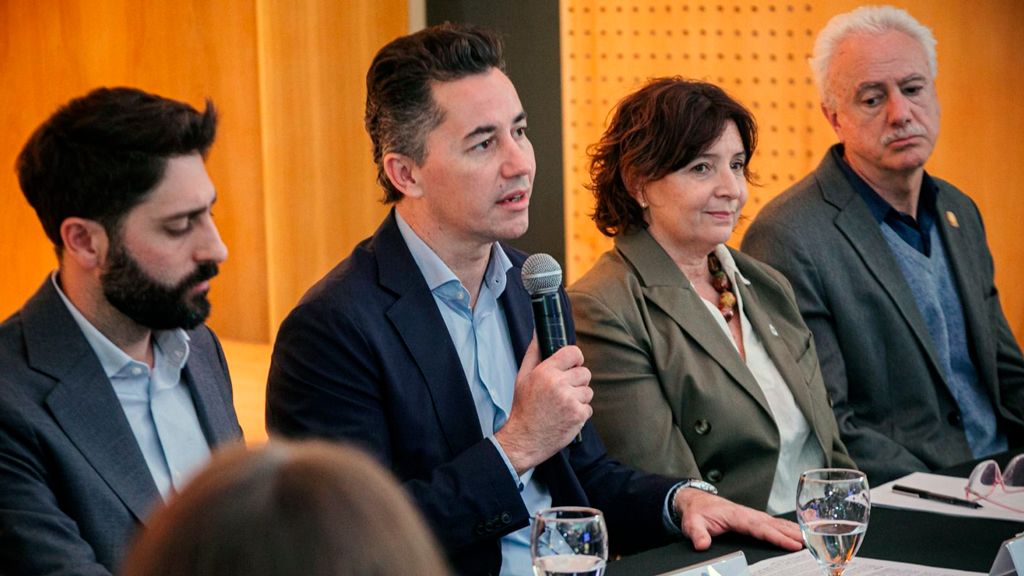 Calvo se muestra activo con municipios y lanza otra edición de “Gobierno Abierto” para implementar en la provincia