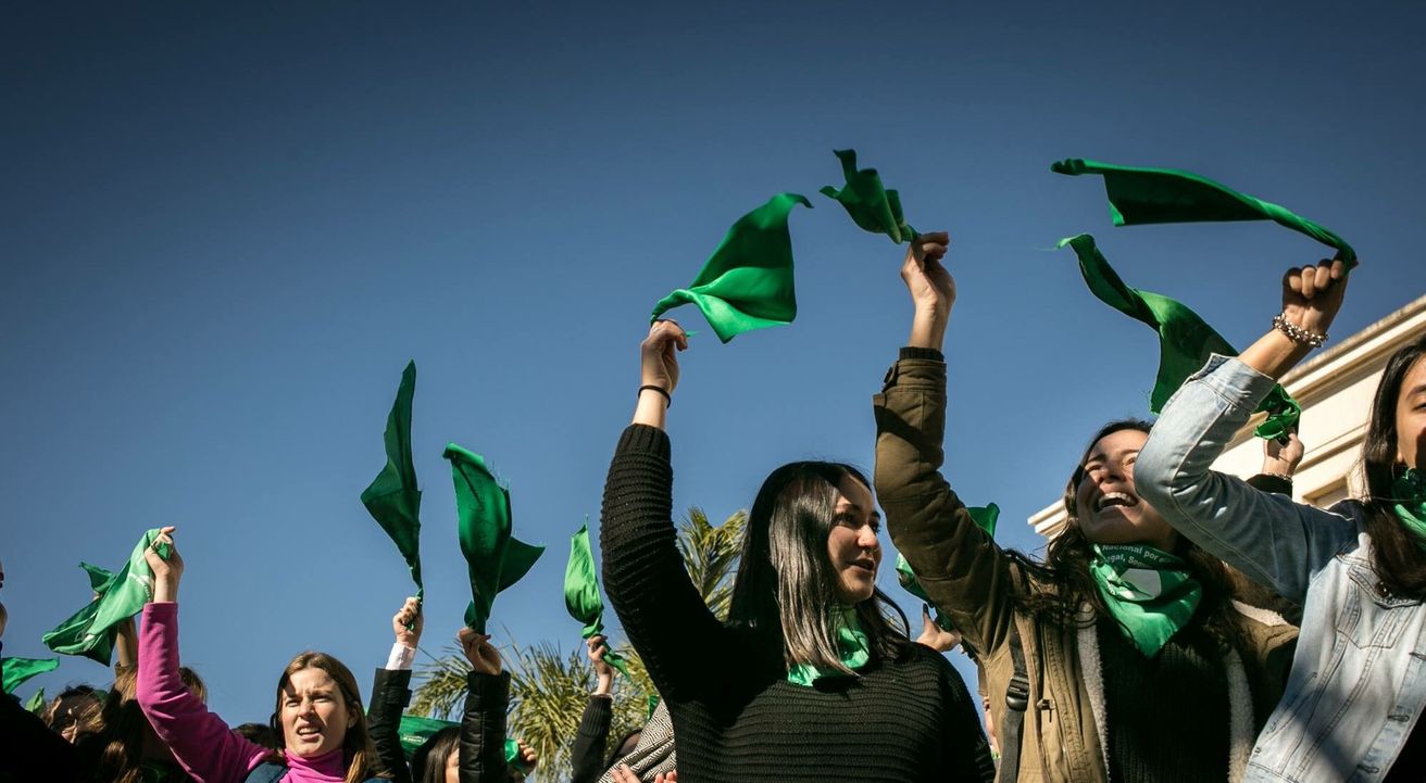 El pañuelo verde envuelve al mundo