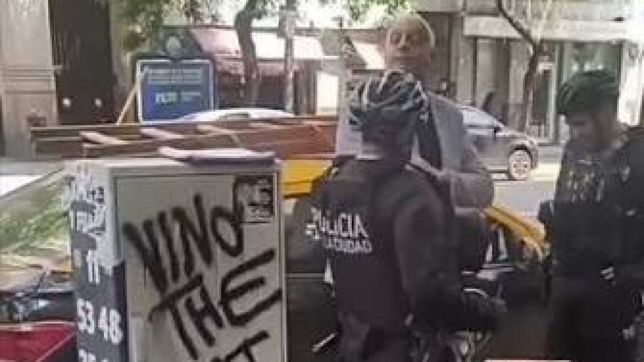 Video: el diputado kirchnerista Pietragalla a los empujones con la policía